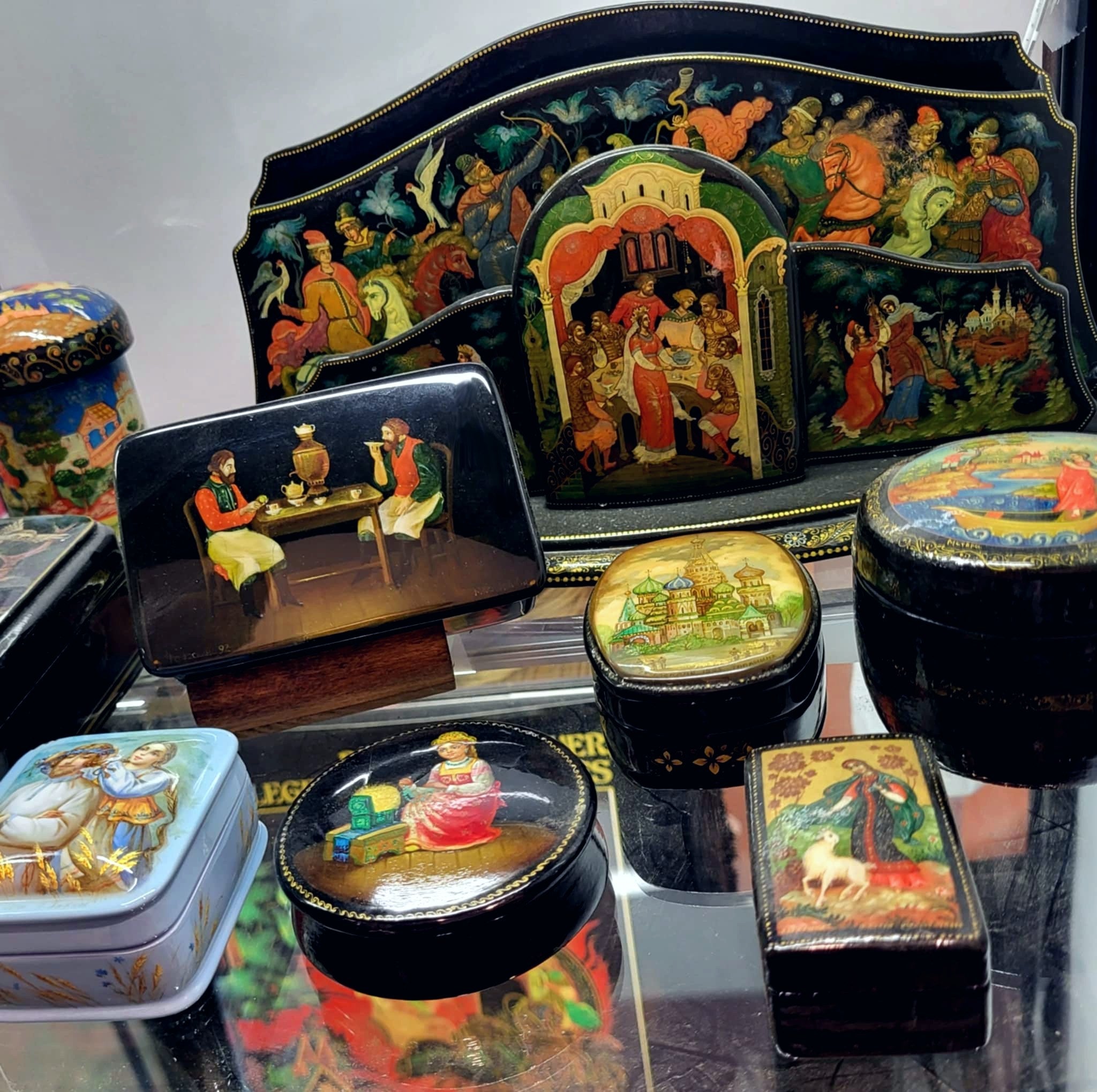 Russian Lacquer Miniatures – The Book Escape