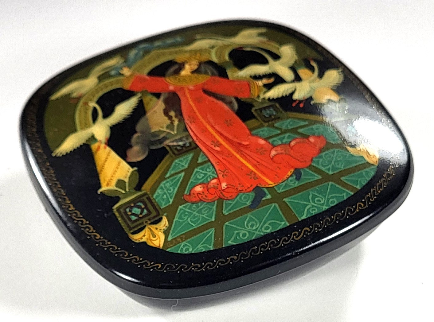 "Swan Princess" lacquer box