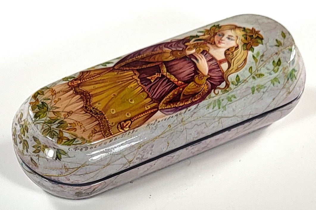 "Pretty Woman" lacquer box